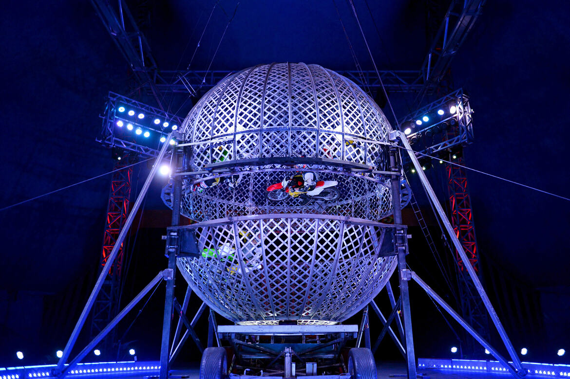 Weber Bros presents 'THE CIRCUS'